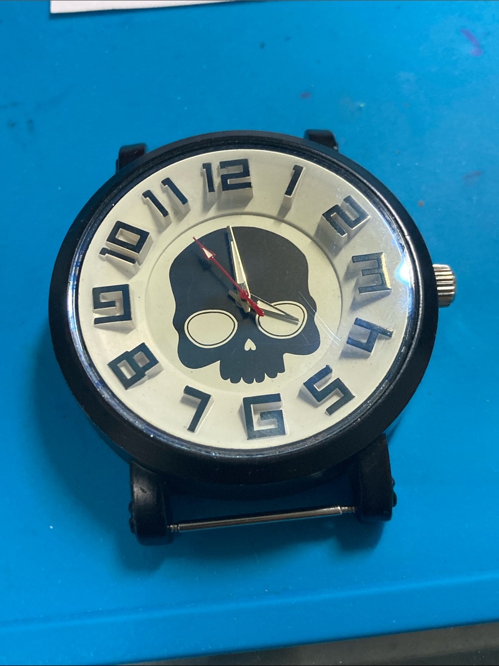 Mens fashion watch, skull design, working battery